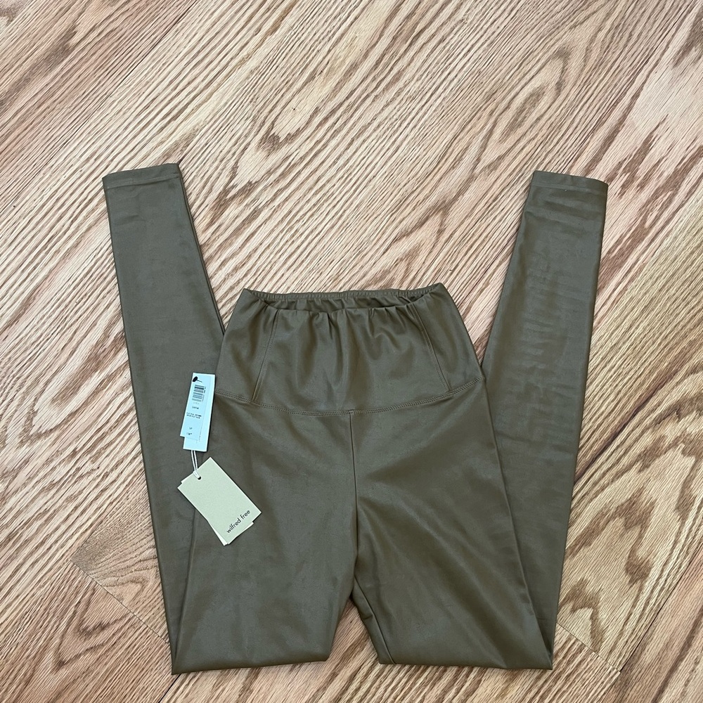 Aritzia Daria leggings